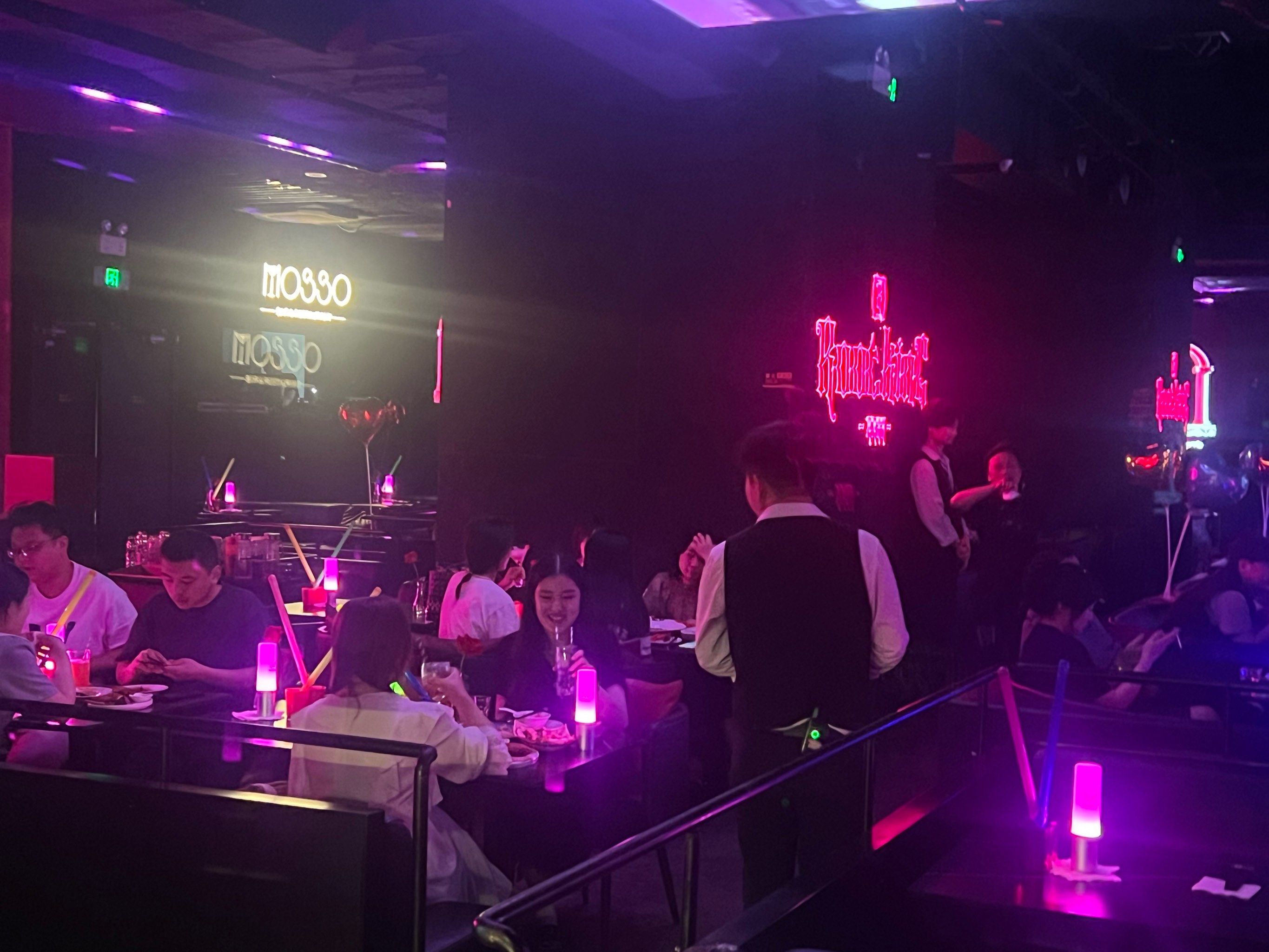 崇左商务KTV一站式订房-扶绥县ktv预定